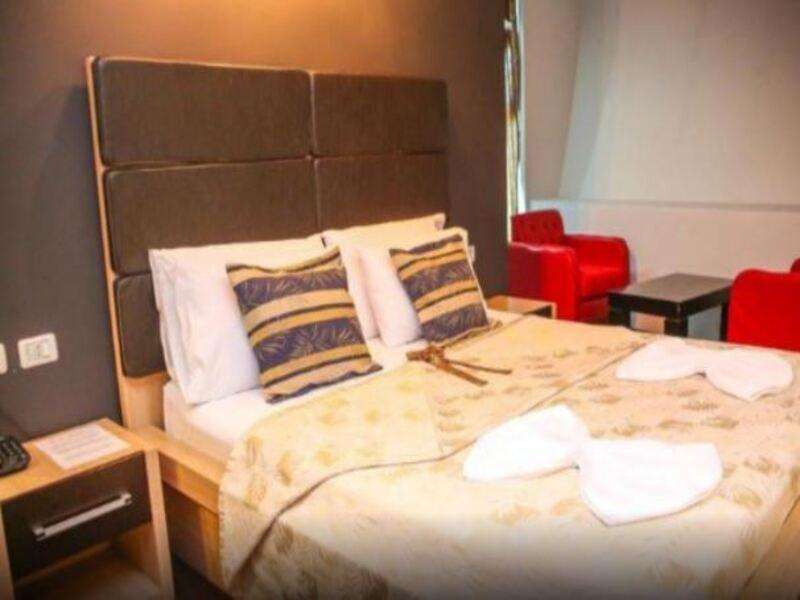 Hotel Vila Aeroport Rinas Extérieur photo