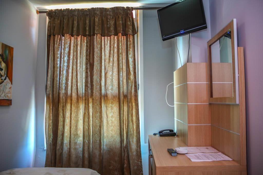 Hotel Vila Aeroport Rinas Extérieur photo