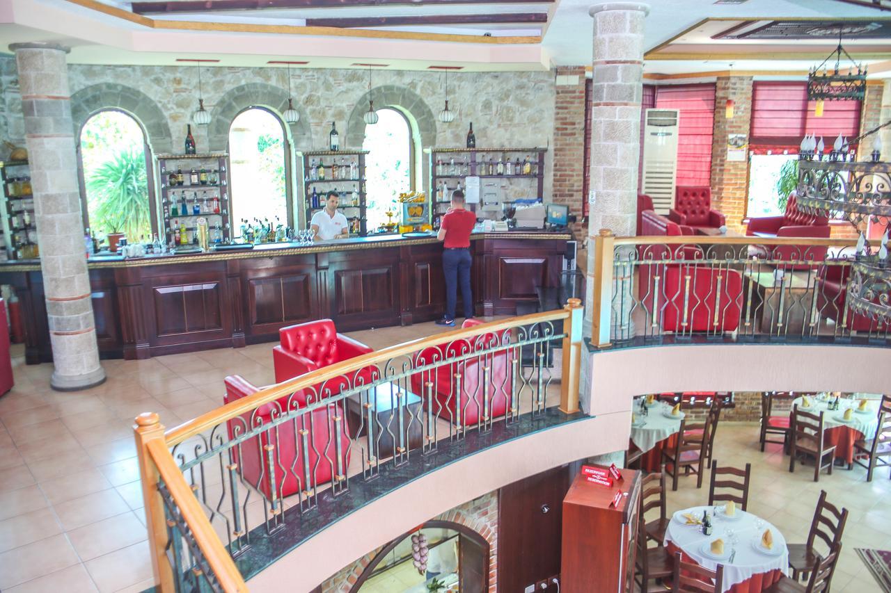 Hotel Vila Aeroport Rinas Extérieur photo