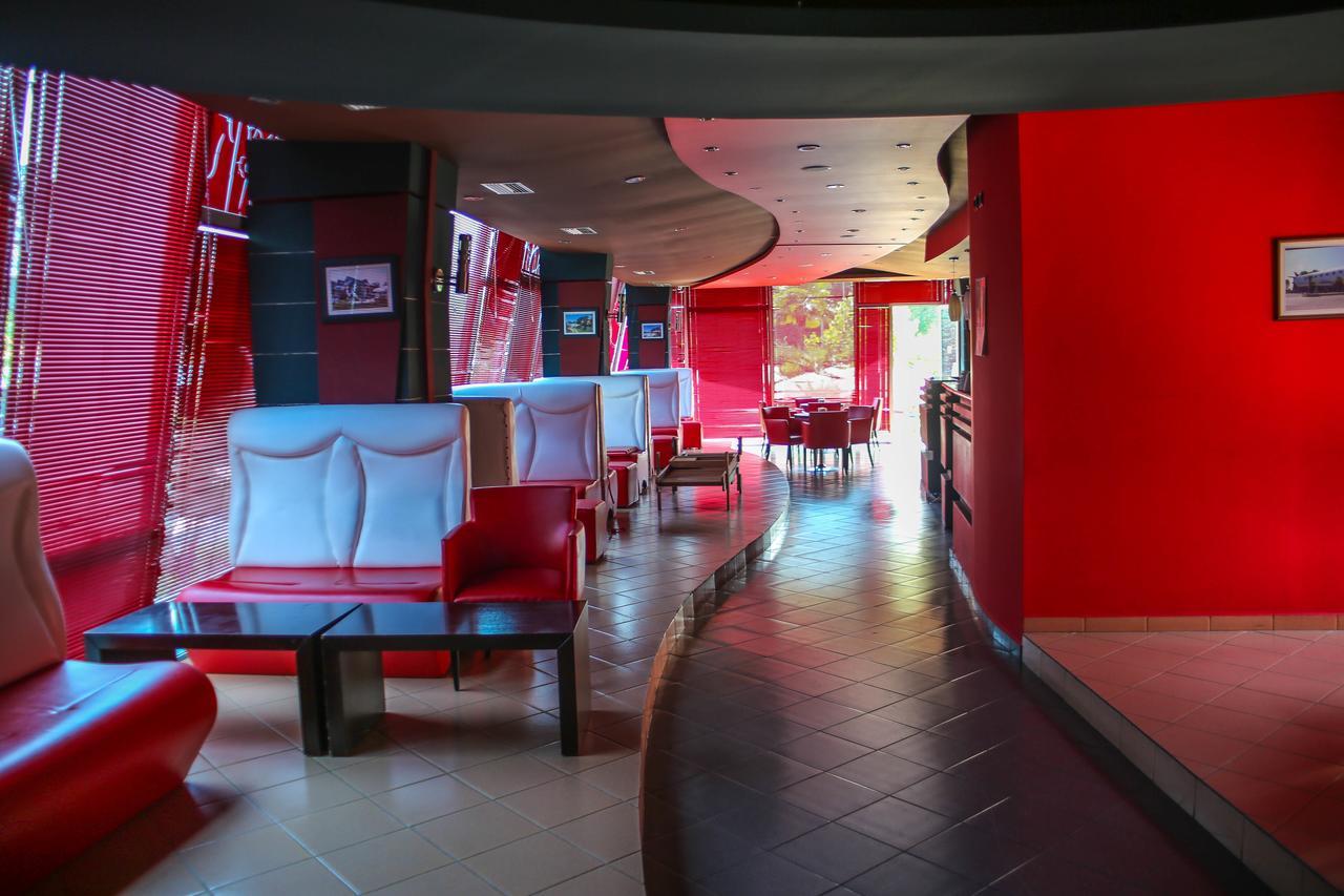 Hotel Vila Aeroport Rinas Extérieur photo