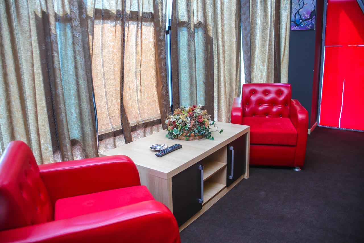 Hotel Vila Aeroport Rinas Extérieur photo