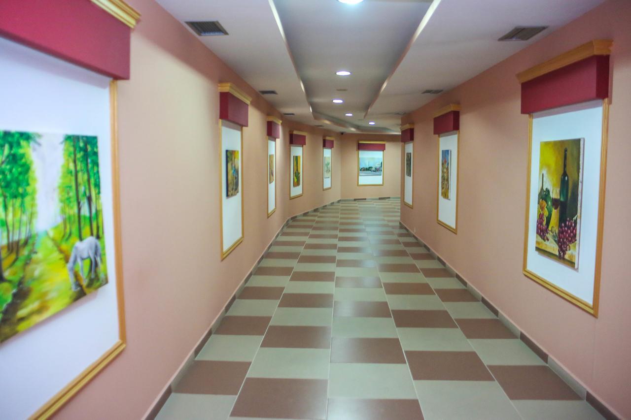 Hotel Vila Aeroport Rinas Extérieur photo
