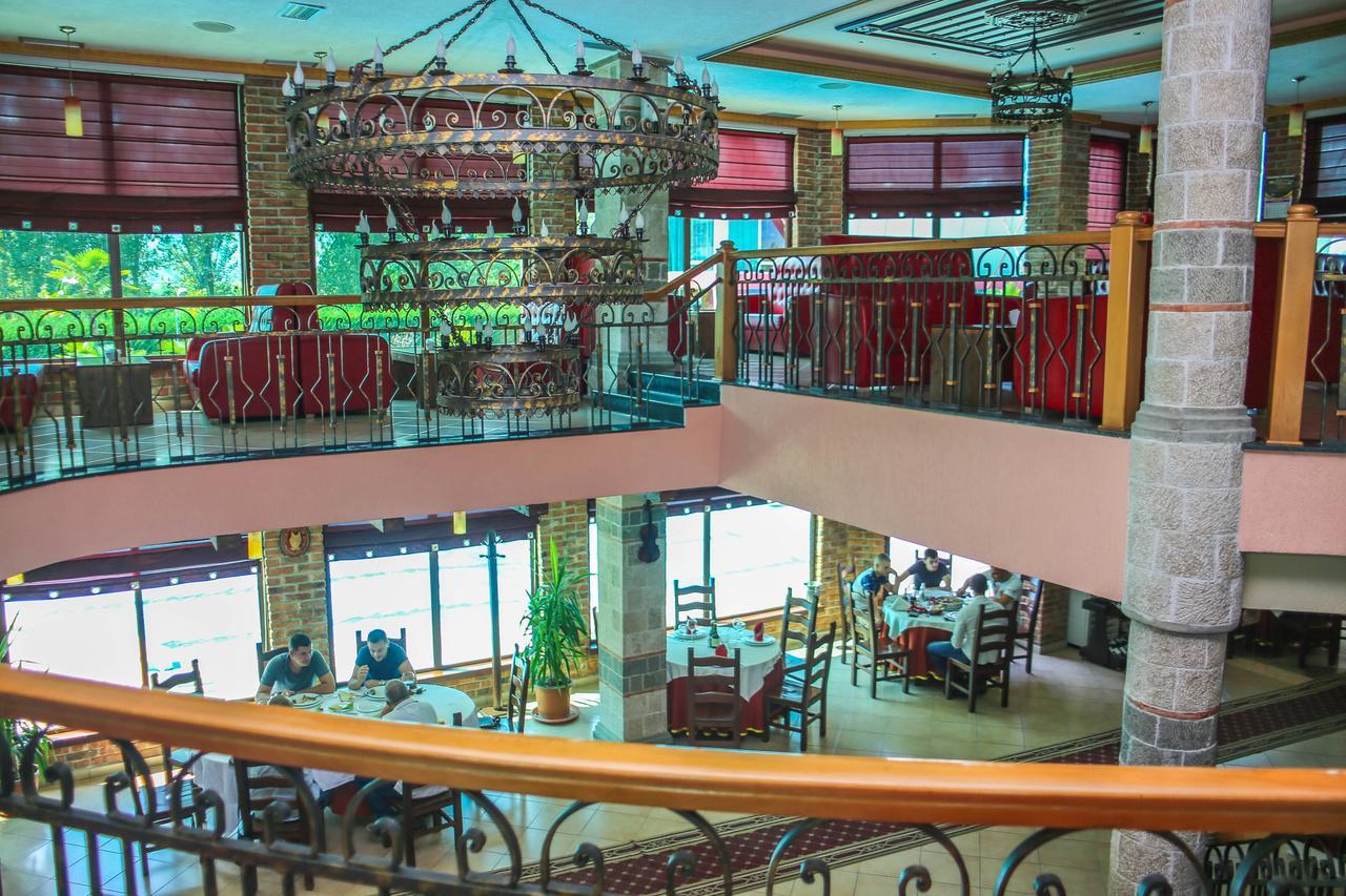 Hotel Vila Aeroport Rinas Extérieur photo