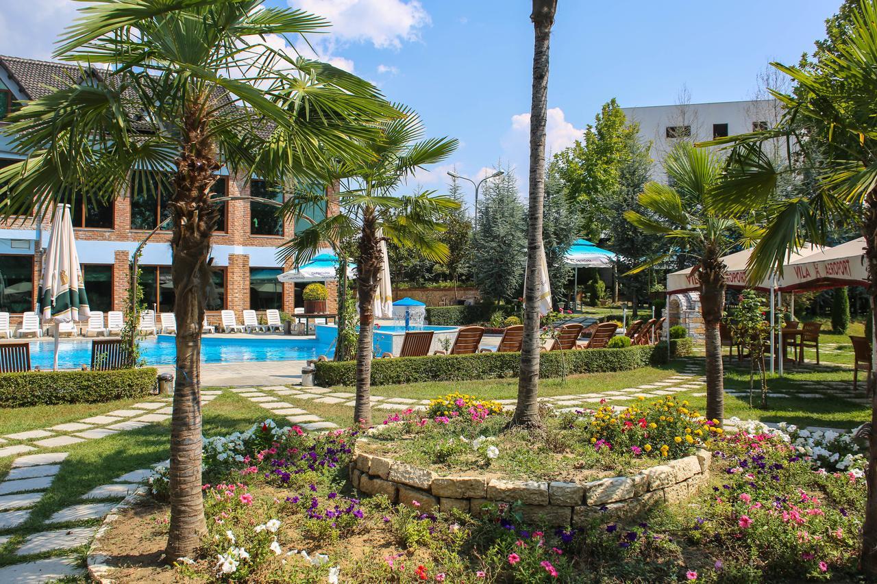 Hotel Vila Aeroport Rinas Extérieur photo