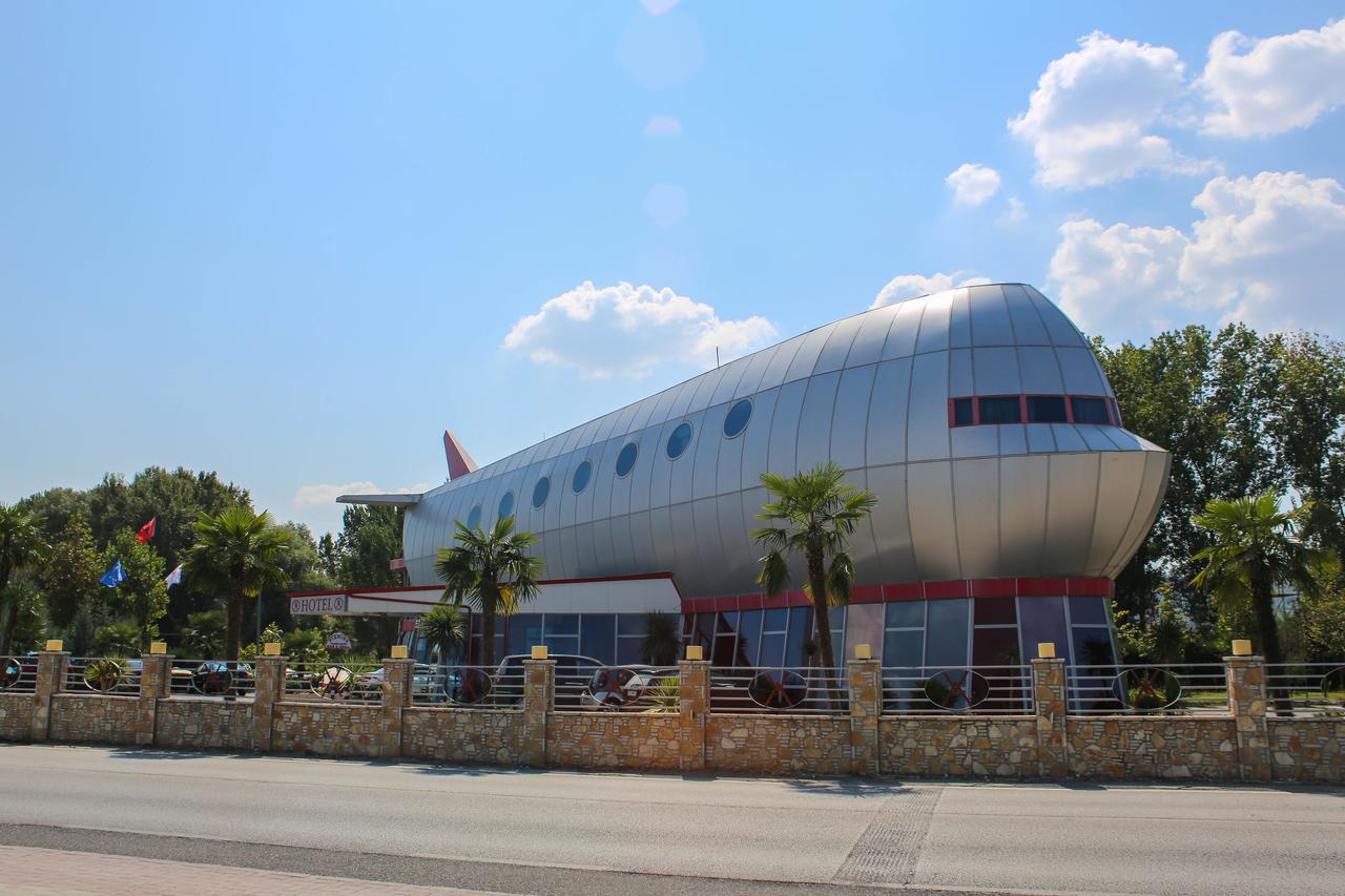 Hotel Vila Aeroport Rinas Extérieur photo