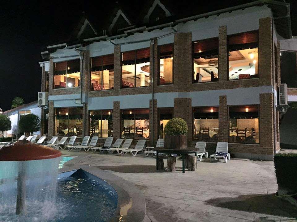 Hotel Vila Aeroport Rinas Extérieur photo